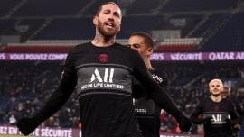 Sergio Ramos marca su primer gol con el PSG en victoria sobre Reims