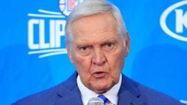 La leyenda del baloncesto de la NBA, Jerry West.