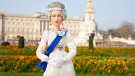 Muñeca Barbie de la reina Isabel II.