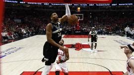 Bucks repite humillación a Bulls con un imparable Giannis Antetokounmpo