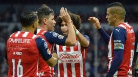 Chivas ‘mueve la patita’ y da señales de vida con triunfo sobre Cruz Azul