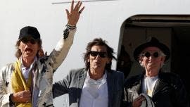 Los integrantes de The Rolling Stones, Mick Jagger, Keith Richards y Ron Wood, a su llegada el 26 de mayo de 2022 en el aeropuerto Adolfo Suárez Madrid-Barajas.
