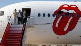 Los integrantes de The Rolling Stones Mick Jagger, Keith Richard y Ron Wood, a su llegada este jueves en el aeropuerto Adolfo Suárez Madrid-Barajas.
