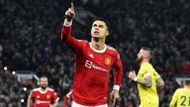 Manchester United gana a Brentford con goles de Cristiano, Bruno y Varane