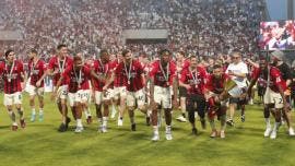 Milan golea a Sassuolo y levanta el 'Scudetto' once años después