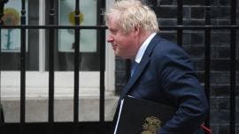 Boris Johnson se niega a dimitir pese al ultimátum de sus ministros y diputados.