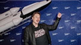 Elon Musk dice que 'hace lo que puede por superar la baja natalidad'.
