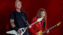 Metallica descarga toda su potencia en un San Mamés rendido a la banda.