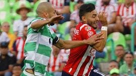 Guadalajara rompe racha sin gol y empata en casa del Santos Laguna
