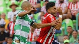 Guadalajara rompe racha sin gol y empata en casa del Santos Laguna