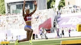 Yulimar Rojas adorna su tercer oro mundial con un triple salto de 15.47