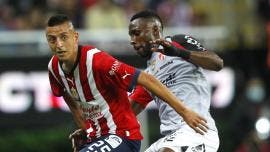 Chivas rescata empate ante Atlas con gol de Carlos Cisneros en el Clásico Tapatío