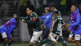 Palmeiras resiste con dos expulsados y elimina a Atlético Mineiro en penaltis