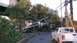 Caída de postes de energía eléctrica en la alcaldía Álvaro Óbregon 