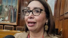  Azucena Cisneros