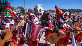 Indigenas Tzotziles Chiapas carnaval Maya