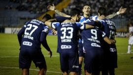 Monterrey golea en Guatemala