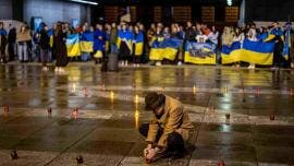 Ucrania busca justicia recuerda a las víctimas del bombardeo del Teatro de Mariúpol