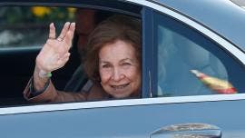Dan de alta a la reina Sofía tras estar 4 días hospitalizada por una infección
