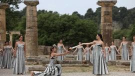 encienden llama olimpica Grecia Paris