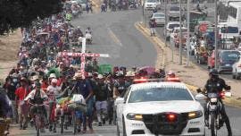 Caravana de 600 migrantes llega a Oaxaca pese a altas temperaturas 