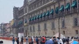 cohetones Ayotzinapa palacio Nacional