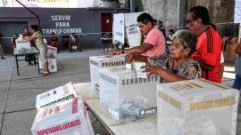 Habitantes de Acapulco salen a votar en medio de la ola de violencia