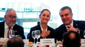 Claudia Sheinbaum en reunión con el CCE