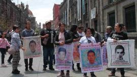 AMLO envía primer reporte a padres de normalistas de Ayotzinapa