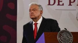 AMLO pide al SAT exhibir a deudores fiscales