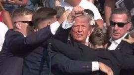 Evacúan mitin de Trump; grupo de personas agreden a periodistas