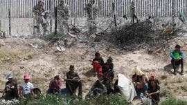 juez bloquea migrantes casados gringos