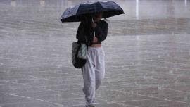 ¡No sueltes el paraguas! SMN prevé lluvias intensas por onda tropical 16