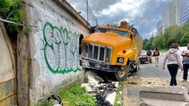 (video) Camión se impacta contra fachada de una casa en Santa Fe