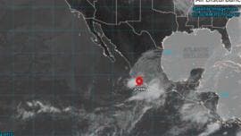 ‘John’ toca tierra en Michoacán como tormenta tropical