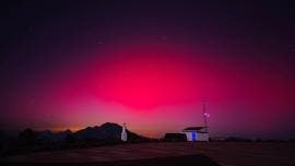 (fotos) ¡Impresionante! Aurora boreal ilumina el cielo de Nuevo León