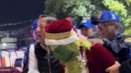 detienen Grinch GAM robar Navidad