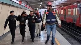 Detienen a hombre por caminar en vías de estación Consulado en la L5