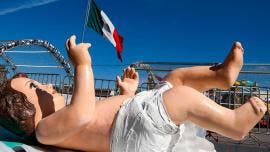 Niño Dios gigante en el Zócalo