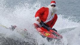 Papá Noel en moto acuática