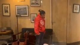 mujer amenaza cuchillo Starbucks Condesa