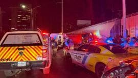 Choque entre tren y autobús en Monterrey deja un muerto y 25 heridos