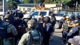 Grupo armado ataca a policías municipales en Tingüindín, Michoacán; un agente muerto