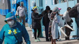 Por desabasto de oxígeno mueren 12 personas en hospital peruano.