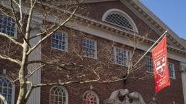 congela Trump subvenciones Harvard