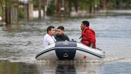 Evacúan a casi tres mil personas por temporal en provincia de Buenos Aires