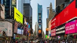 Oficinas vacías de un rascacielos en Times Square serán convertidas en viviendas