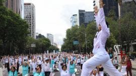 clase masiva yoga Paseo Reforma 3 mil personas