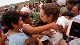 Sheinbaum visita a damnificados por huracán Erick en Oaxaca