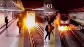VIDEO  Sombrilla cae a las vías y provoca cortocircuito en la Línea 1 del Metro-CDMX
